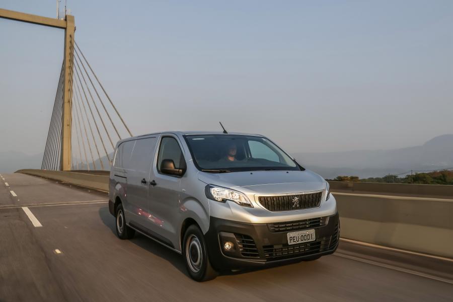  Peugeot Expert 2017 года  (LA) (фото 2 из 17)